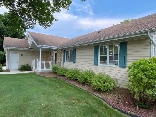 1941 Sharon Ln, Manitowoc WI 54220-1527 exterior