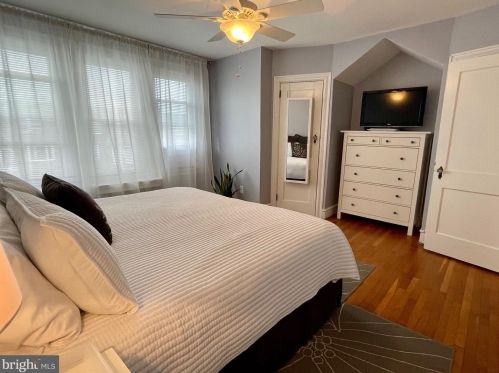 6131 Erdrick St, Philadelphia PA 19135-3516 exterior