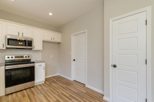 150 Village Circle Dr, Winfield MO 63389-2051 exterior