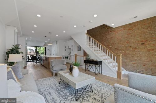 2410 37th St, Washington DC  20007-1835 exterior