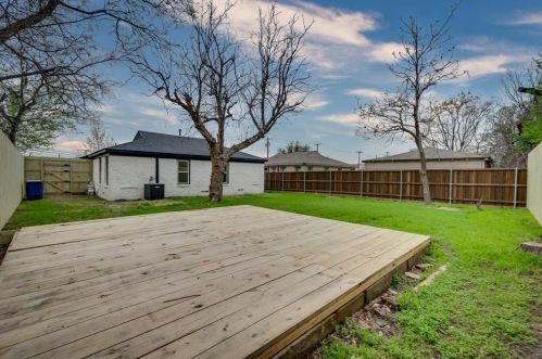 2521 Amelia St, Dallas TX  75235-8222 exterior