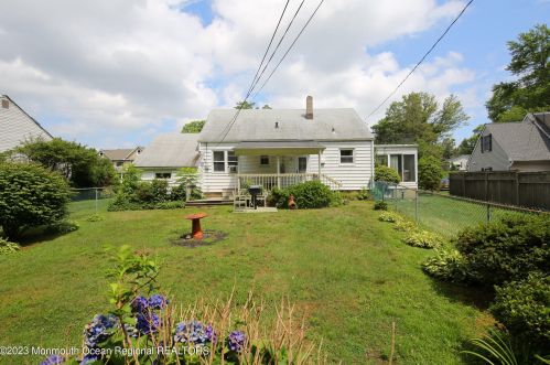 65 Little Silver Pkwy, Little Silver NJ 07739-1118 exterior