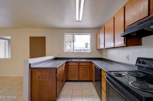 3002 54 Ave, Phoenix AZ 85031-1108 exterior