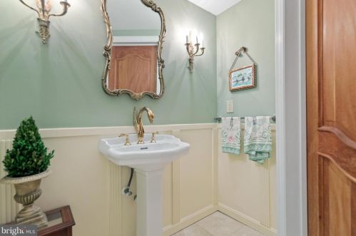 8751 Brook Rd, Mc Lean VA  22102-1507 exterior