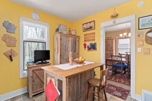 3324 Illinois Ave, Milwaukee WI 53207-3714 exterior