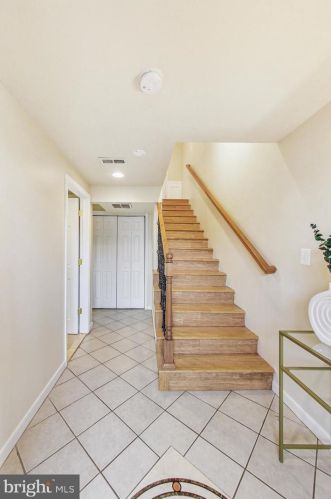 5017 Astor Pl, Washington, DC 20019-7602