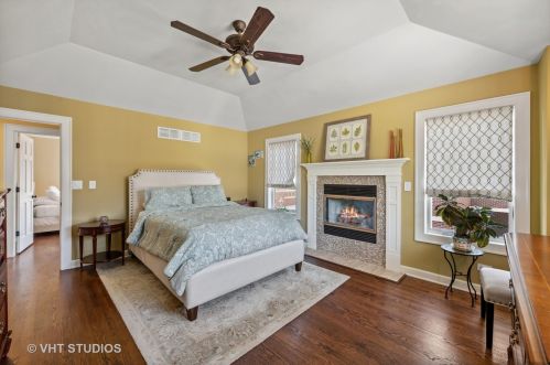 1320 Plymouth Ct, Chicago IL 60605-2717 exterior