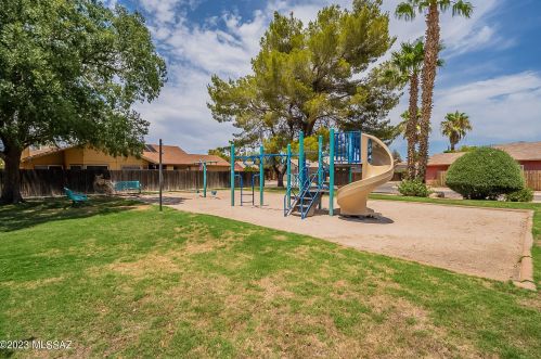 4712 Courtney Dr, Tucson AZ 85705-4822 exterior