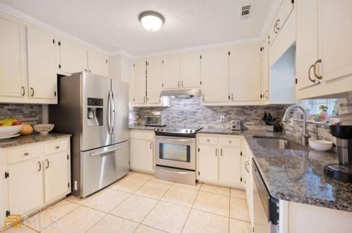 6071 Cane Xing Dr, Gainesville GA 30507-9537 exterior