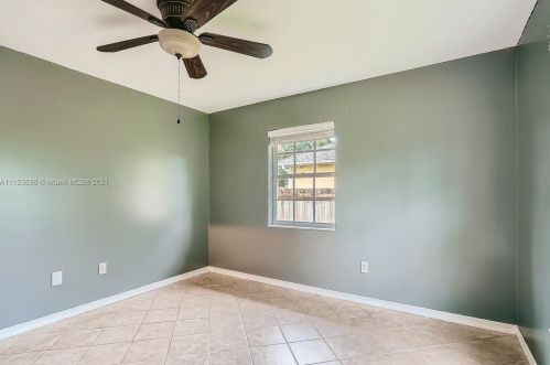 5205 Feather Crk Dr, Fort Pierce FL 34951-2327 exterior