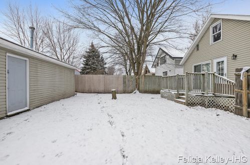 1038 Rathbone St, Wyoming MI exterior