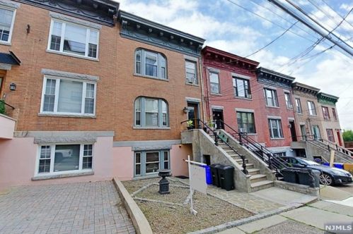 27 Russell Ave, Edgewater NJ  07020-1110 exterior