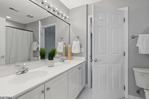 46 Morgan Dr, Sparta NJ 07871-3567 exterior