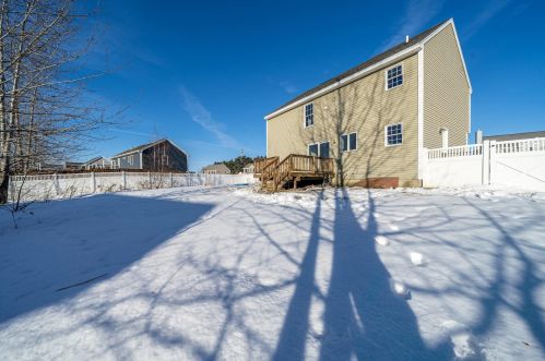 3 Amy Way, Concord NH 03303-1045 exterior