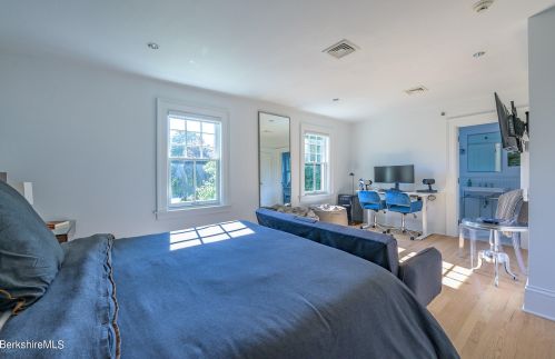 2 Kemble St, Lenox MA 01240-2816 exterior