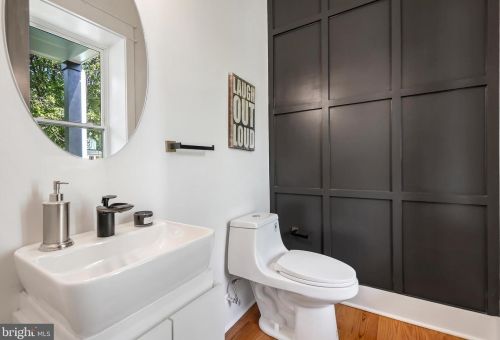 102 Ritchie Ave, Silver Spring MD  20910-5112 exterior