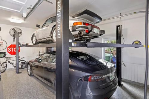 2817 Dover Rd, Atlanta GA 30327-1209 exterior