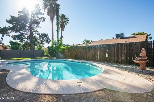 4026 Christy Dr, Phoenix AZ 85028-3108 exterior