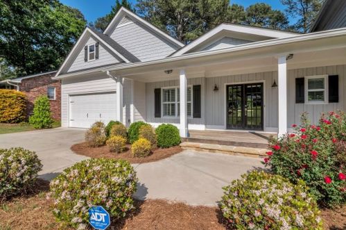 1989 Chesterfield Dr, Atlanta, GA 30345-3701