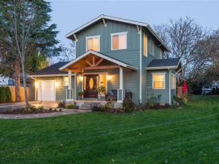 1301 Sunny Dr, Eugene, OR 97404-2852