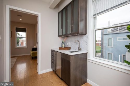 833 Bainbridge St, Philadelphia PA  19147-2009 exterior