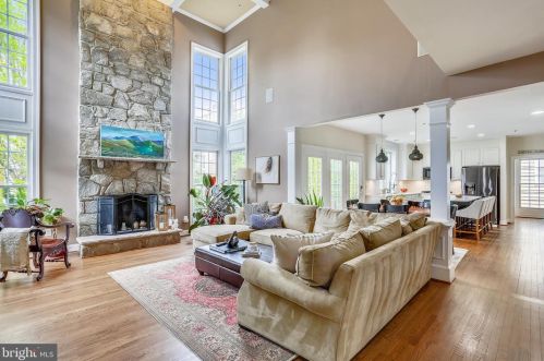 203 Long Trail Ln, Rockville, MD 20850-7772