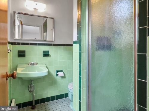 336 Ainslie Rd, Huntingdon Valley PA 19006-8701 exterior