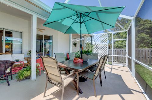 2885 Eagle Dr, Fort Pierce FL 34951-2374 exterior