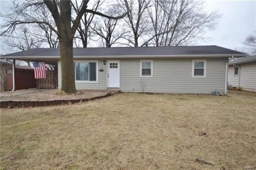 119 Elmer St, Troy, IL 62294-1134