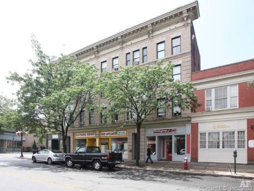 38 Main St, New Britain CT 06051-1944 exterior