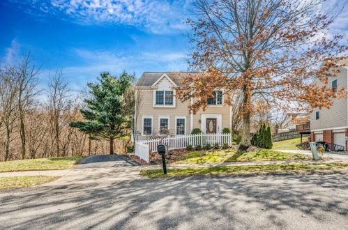 285 Randy Ln, Moon Twp, PA 15108-4753