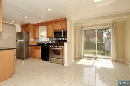 95 Myrtle Ave, Edgewater NJ  07020-1411 exterior