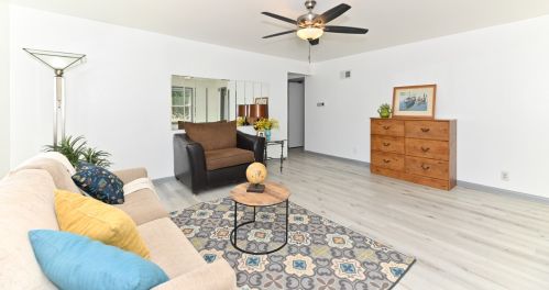 8082 Cedarburg Rd, Milwaukee, WI 53209-1521