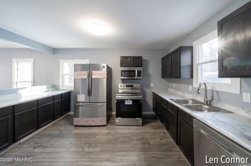 1921 Douglas Ave, Kalamazoo MI 49007-1638 exterior