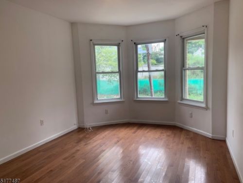 816 Hunterdon St, Newark NJ  07112-2733 exterior