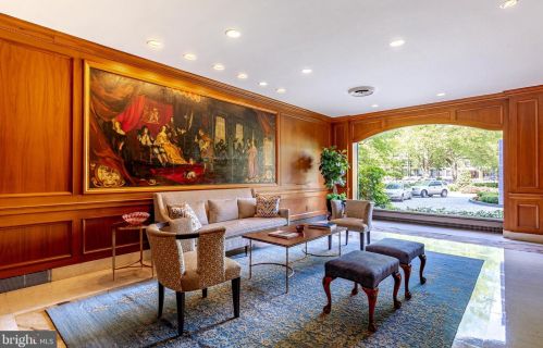 2700 Calvert St, Washington DC  20008-2663 exterior