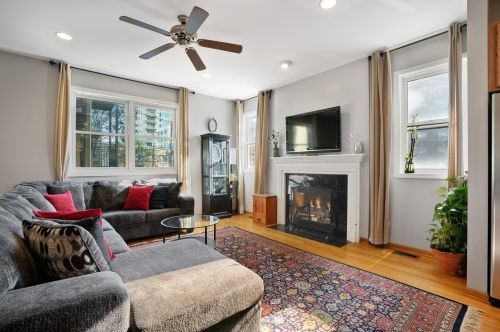 4627 Kenmore Ave, Chicago, IL 60640-7531