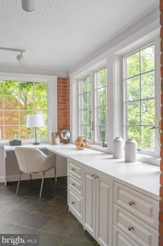 1524 Red Oak Dr, Silver Spring MD 20910-1549 exterior