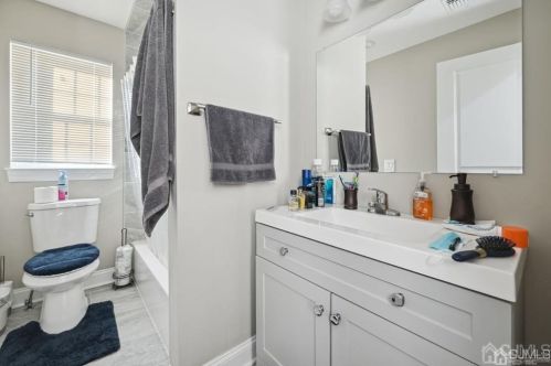 405 Prospect Ave, Green Brook NJ  08812-1529 exterior