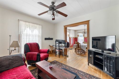 1525 82, Milwaukee WI 53222-2935 exterior