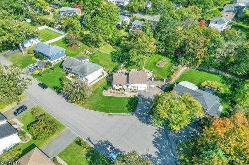 36 Aspen Rd, Town Center NJ 07052-1201 exterior