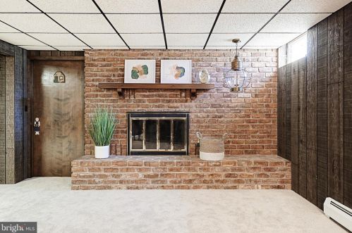 869 Fairview Dr, Hanover PA 17331-9747 exterior