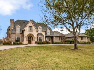 135 Saint James Dr, Allen TX  75002-8597 exterior
