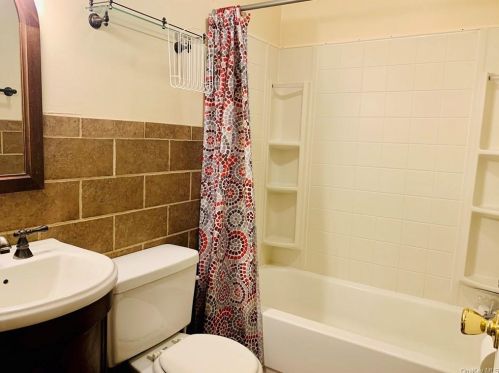 1 Ruth Ct, Middletown NY 10940-5328 exterior