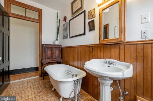 526 Girard Ave, Philadelphia PA 19130-1617 exterior