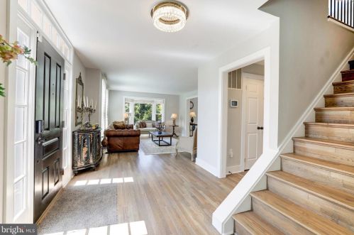 1326 Kirby Rd, Mc Lean VA  22101-2409 exterior