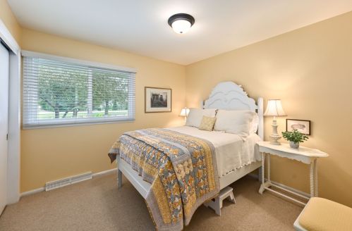 6855 Lk Dr, Milwaukee WI 53217-3622 exterior