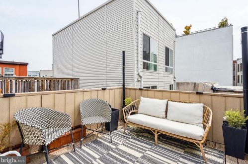 240 Fairmount Ave, Philadelphia PA  19123-2928 exterior