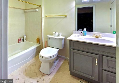 17815 Fraley Farm Rd, Rockville MD 20855-1664 exterior