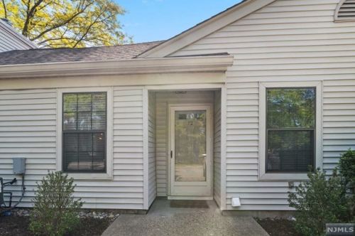 72 Fromm Ct, Mahwah NJ  07430-2958 exterior